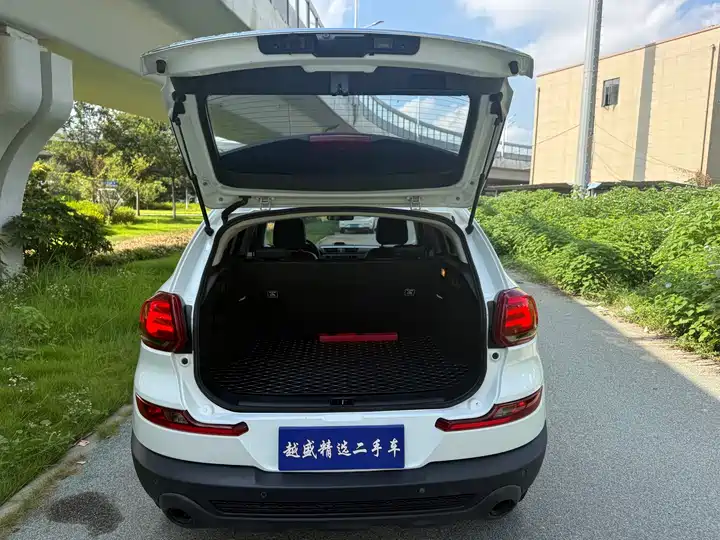 2018 Qoros 5 SUV Vehicle photo gallery 6