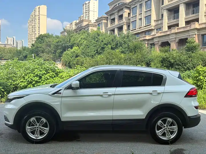 2018 Qoros 5 SUV Vehicle photo gallery 3
