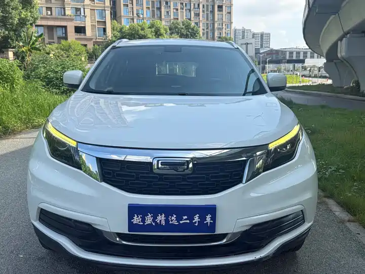 2018 Qoros 5 SUV Vehicle photo gallery 2