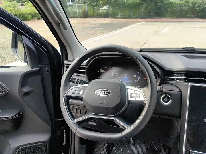 2023 JAC 2023 Shuailing T8 PRO 2.0T 4WD Automatic Vehicle photo gallery 7