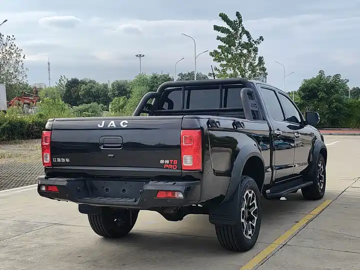 2023 JAC 2023 Shuailing T8 PRO 2.0T 4WD Automatic Vehicle photo gallery 2